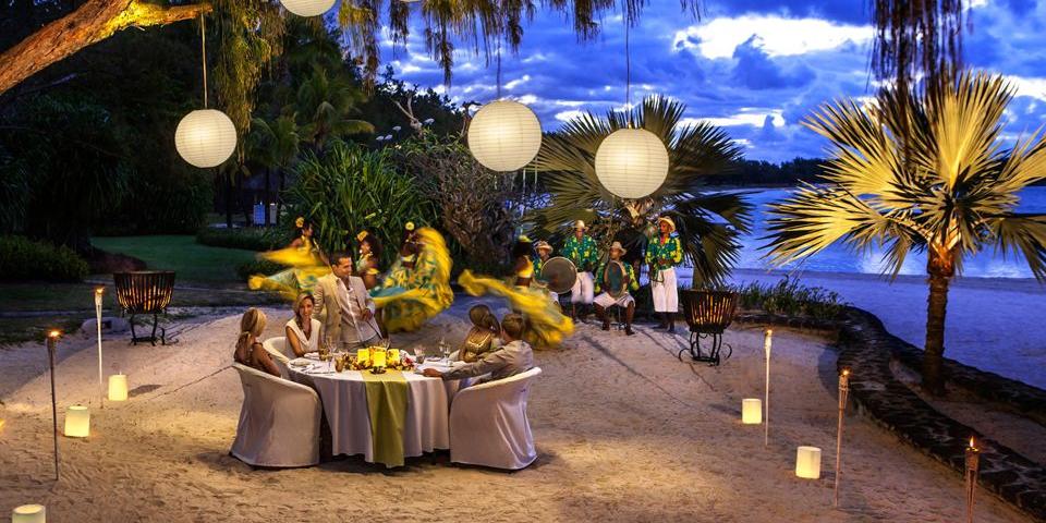 the-residence-mauritius-beach-dinner